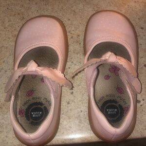 Livie & Luca Light Pink Dress Shoes for Kids great condition